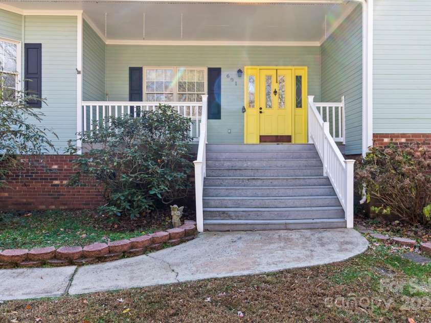 601 Elmwood Circle, Dallas, NC 28034.  MLS# CAR4278259, YatesRealty ID 30959. 