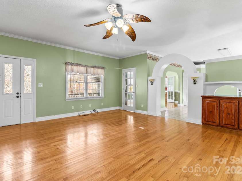 601 Elmwood Circle, Dallas, NC 28034.  MLS# CAR4278259, YatesRealty ID 30959. 