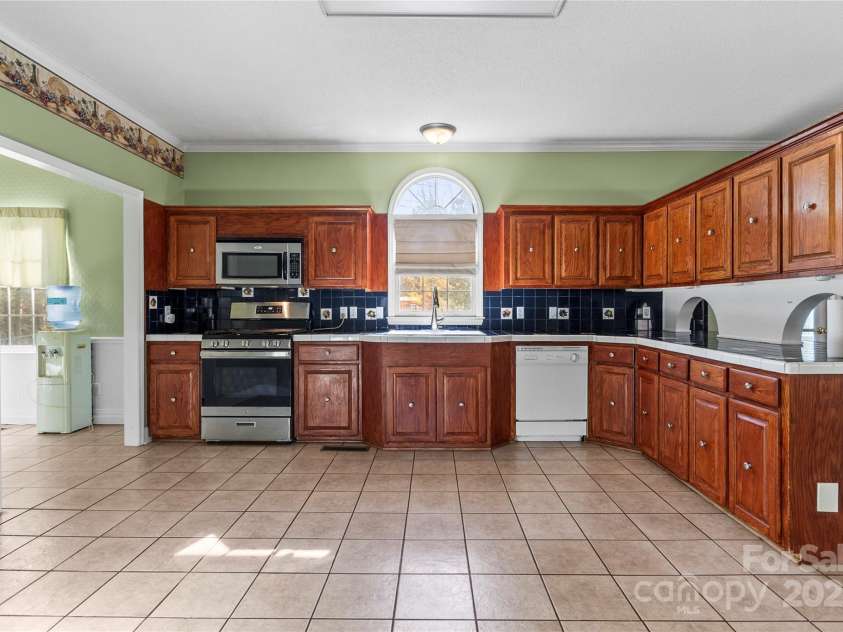 601 Elmwood Circle, Dallas, NC 28034.  MLS# CAR4278259, YatesRealty ID 30959. 