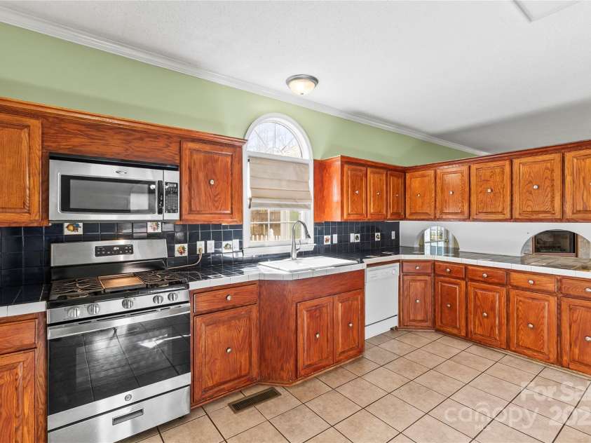 601 Elmwood Circle, Dallas, NC 28034.  MLS# CAR4278259, YatesRealty ID 30959. 