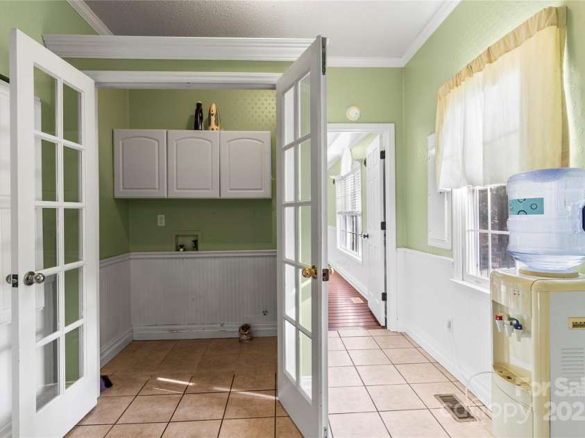 601 Elmwood Circle, Dallas, NC 28034.  MLS# CAR4278259, YatesRealty ID 30959. 