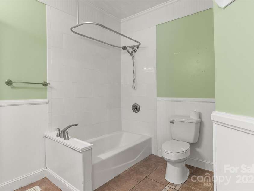 601 Elmwood Circle, Dallas, NC 28034.  MLS# CAR4278259, YatesRealty ID 30959. 