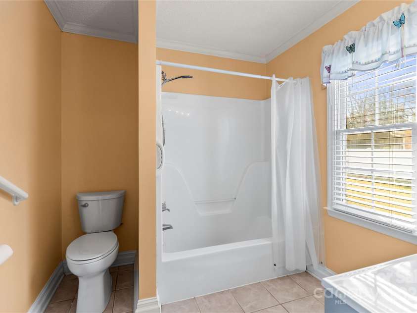 601 Elmwood Circle, Dallas, NC 28034.  MLS# CAR4278259, YatesRealty ID 30959. 