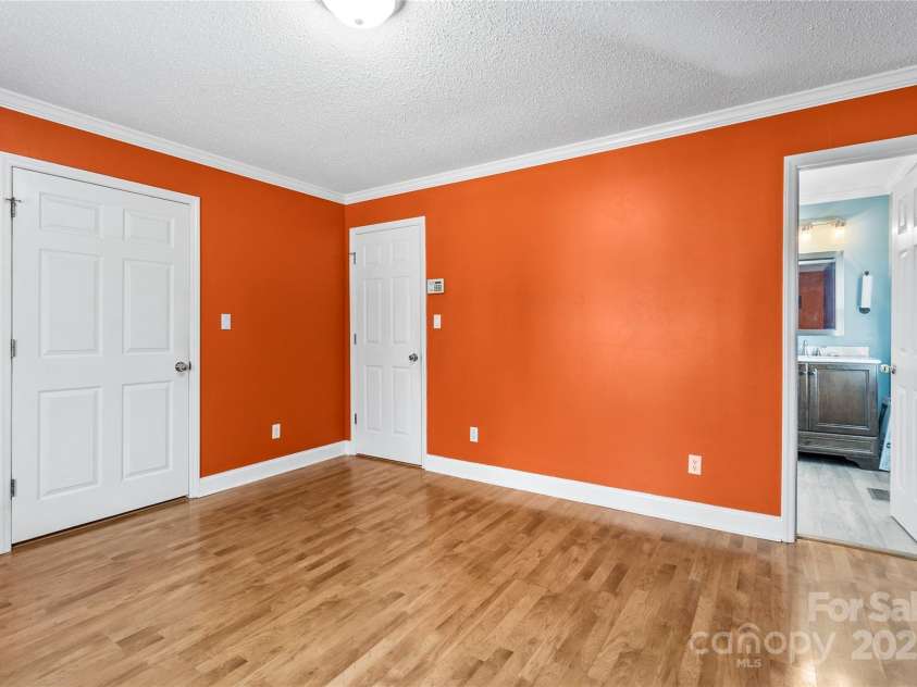 601 Elmwood Circle, Dallas, NC 28034.  MLS# CAR4278259, YatesRealty ID 30959. 