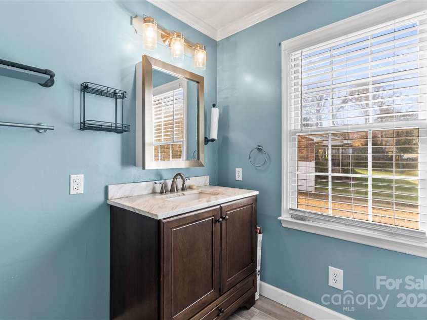 601 Elmwood Circle, Dallas, NC 28034.  MLS# CAR4278259, YatesRealty ID 30959. 