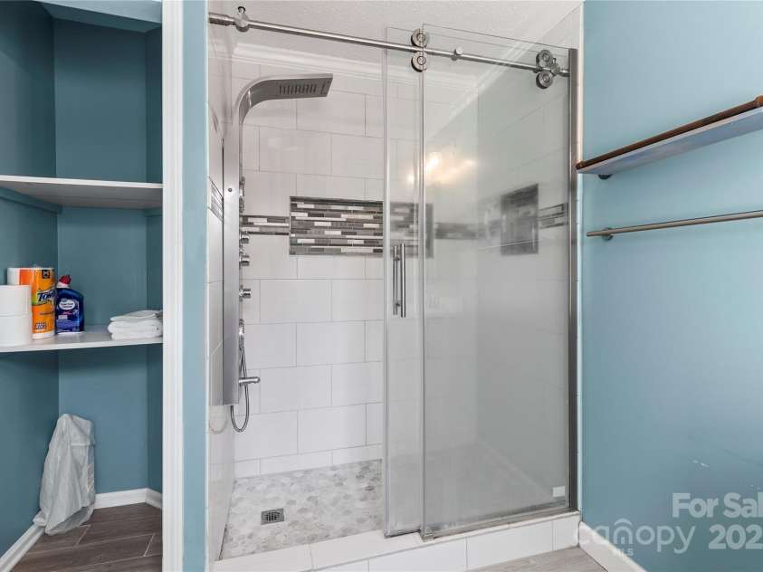 601 Elmwood Circle, Dallas, NC 28034.  MLS# CAR4278259, YatesRealty ID 30959. 