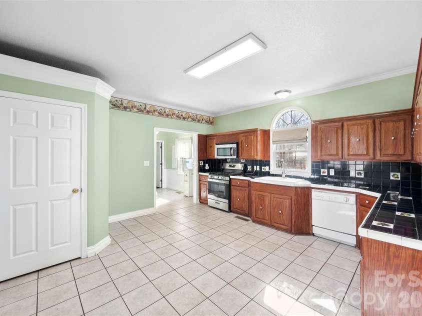 601 Elmwood Circle, Dallas, NC 28034.  MLS# CAR4338547, YatesRealty ID 30959. 