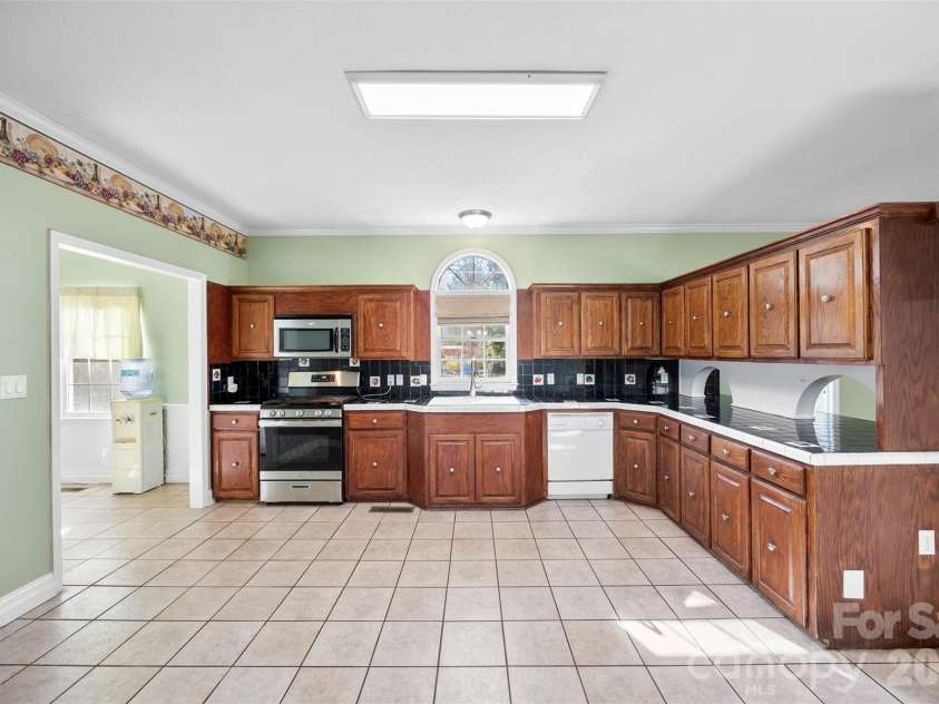 601 Elmwood Circle, Dallas, NC 28034.  MLS# CAR4338547, YatesRealty ID 30959. 