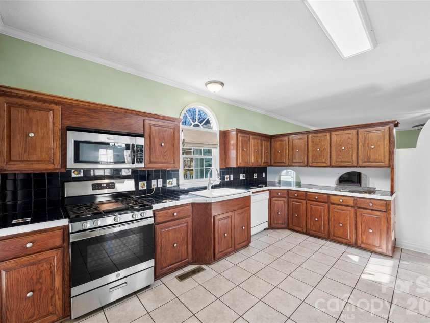 601 Elmwood Circle, Dallas, NC 28034.  MLS# CAR4338547, YatesRealty ID 30959. 