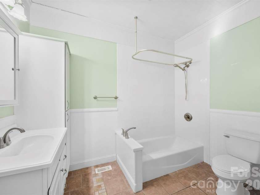 601 Elmwood Circle, Dallas, NC 28034.  MLS# CAR4338547, YatesRealty ID 30959. 