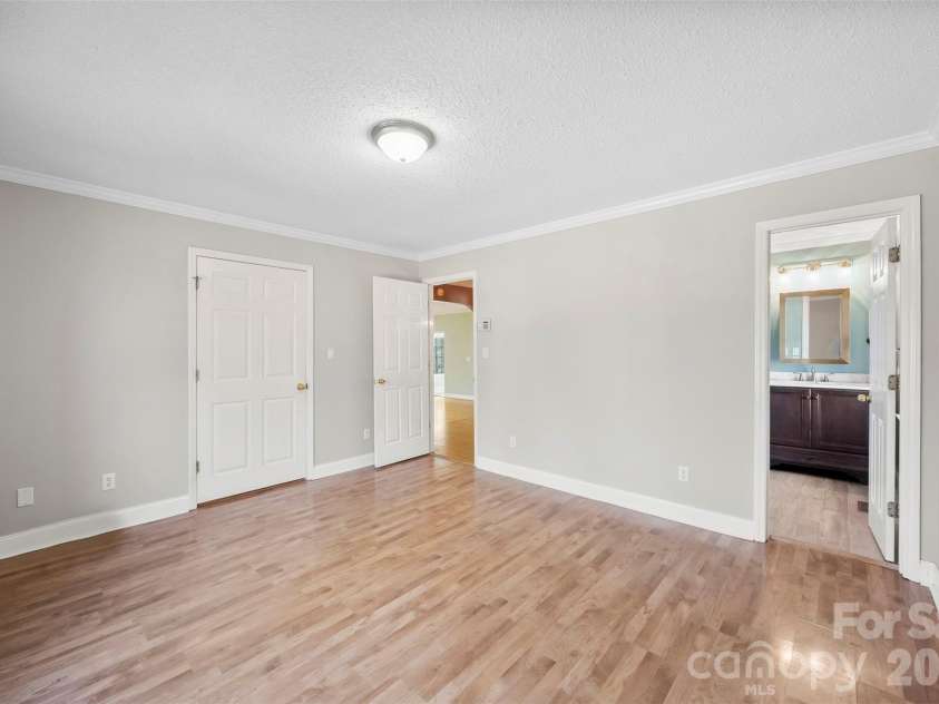 601 Elmwood Circle, Dallas, NC 28034.  MLS# CAR4338547, YatesRealty ID 30959. 