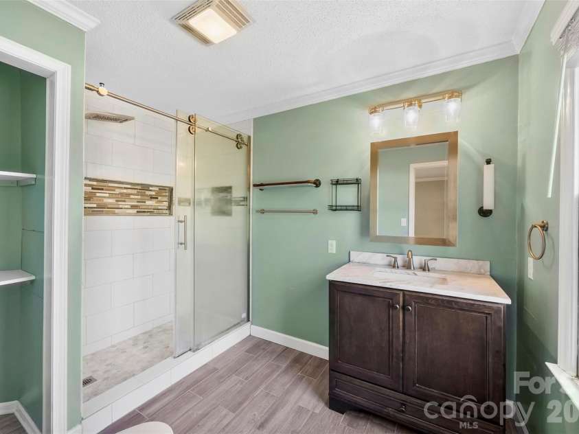 601 Elmwood Circle, Dallas, NC 28034.  MLS# CAR4338547, YatesRealty ID 30959. 