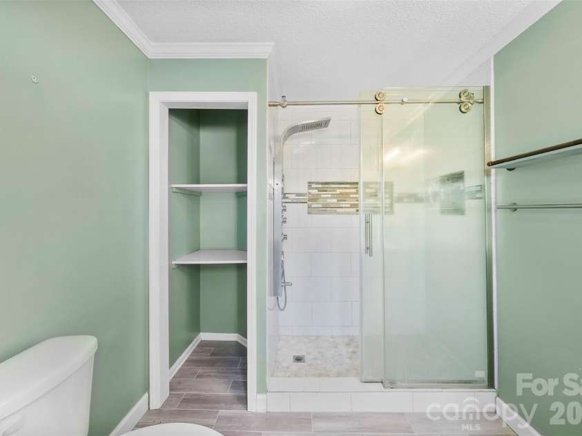 601 Elmwood Circle, Dallas, NC 28034.  MLS# CAR4338547, YatesRealty ID 30959. 