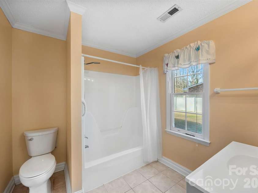 601 Elmwood Circle, Dallas, NC 28034.  MLS# CAR4338547, YatesRealty ID 30959. 