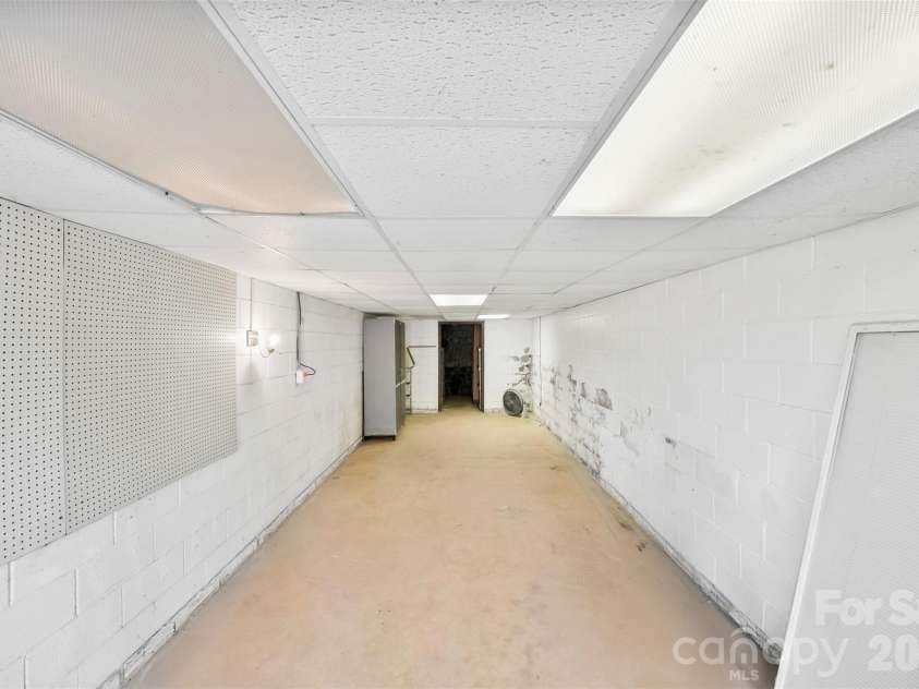 601 Elmwood Circle, Dallas, NC 28034.  MLS# CAR4338547, YatesRealty ID 30959. 