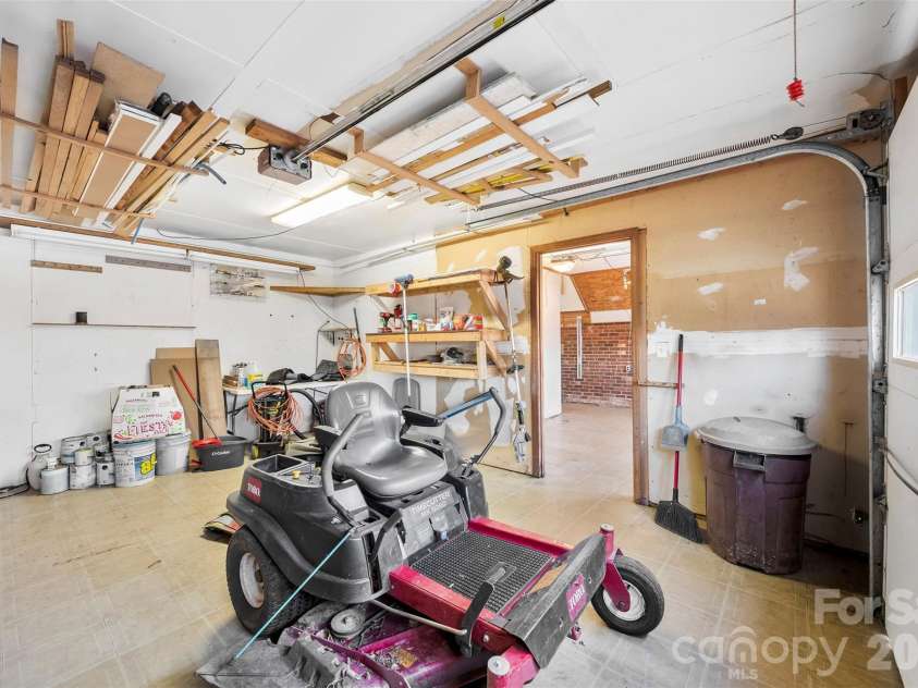 601 Elmwood Circle, Dallas, NC 28034.  MLS# CAR4338547, YatesRealty ID 30959. 