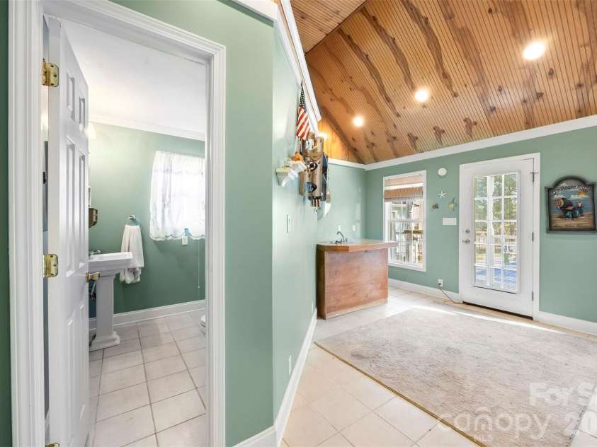 601 Elmwood Circle, Dallas, NC 28034.  MLS# CAR4338547, YatesRealty ID 30959. 