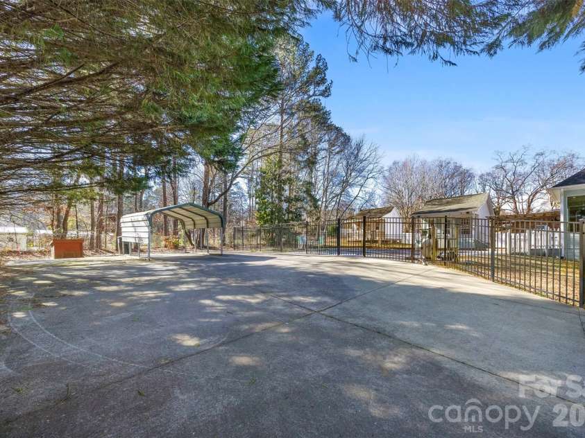 601 Elmwood Circle, Dallas, NC 28034.  MLS# CAR4338547, YatesRealty ID 30959. 