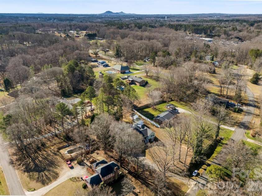 601 Elmwood Circle, Dallas, NC 28034.  MLS# CAR4338547, YatesRealty ID 30959. 