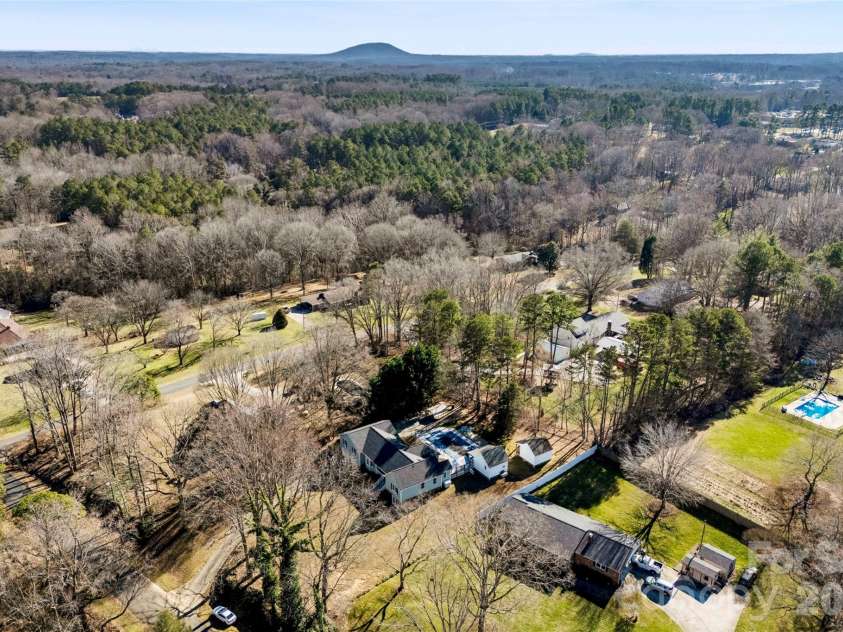 601 Elmwood Circle, Dallas, NC 28034.  MLS# CAR4338547, YatesRealty ID 30959. 