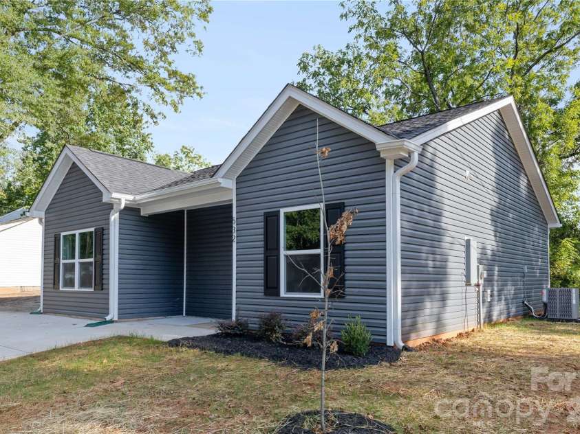 2004 Juniper Drive, Charlotte, NC 28269.  MLS# CAR4340393, YatesRealty ID 3096. Representation