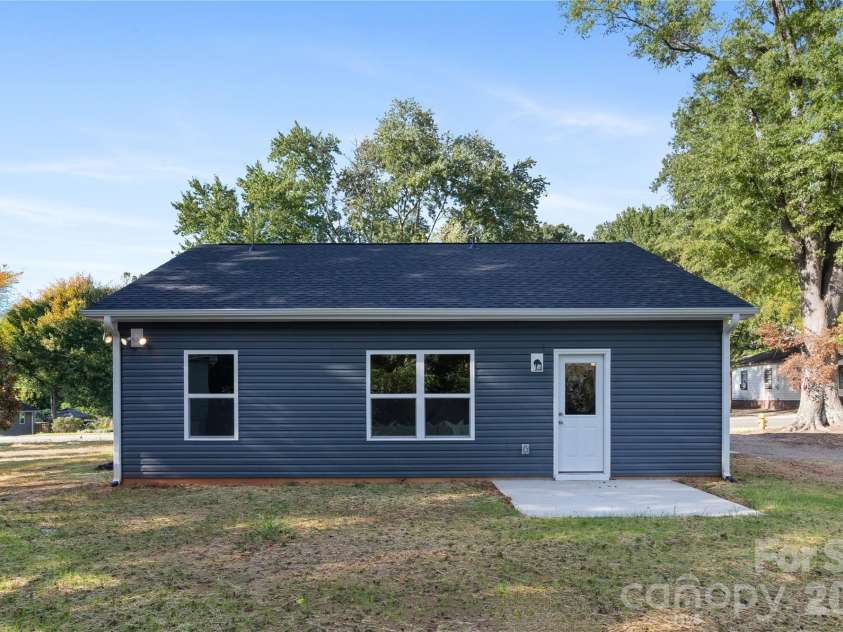 2004 Juniper Drive, Charlotte, NC 28269.  MLS# CAR4340393, YatesRealty ID 3096. Representation