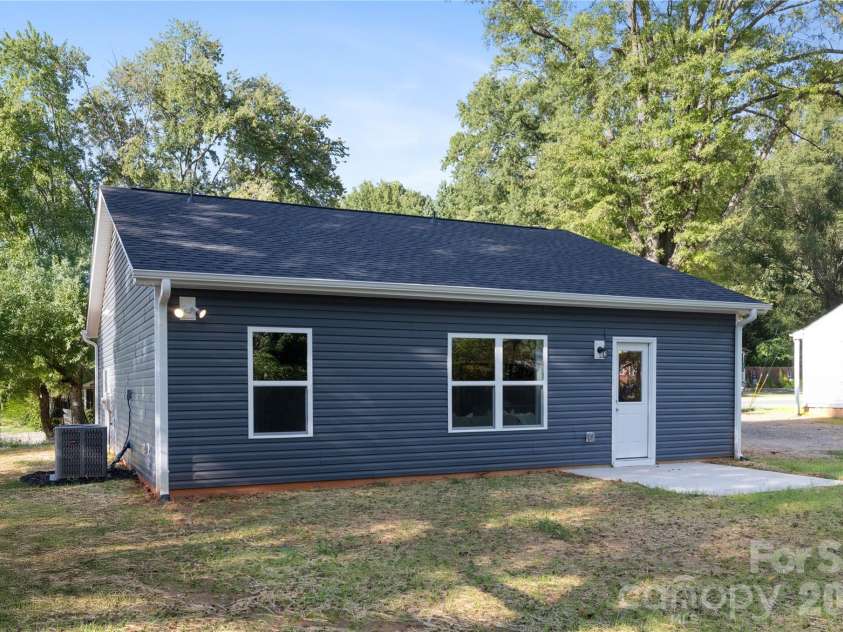 2004 Juniper Drive, Charlotte, NC 28269.  MLS# CAR4340393, YatesRealty ID 3096. Representation