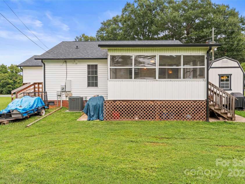 707 Battleground Road, Lincolnton, NC 28092.  MLS# CAR4289540, YatesRealty ID 30960. 