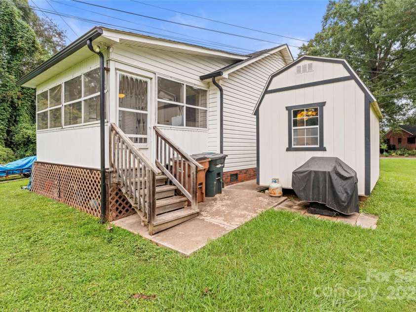 707 Battleground Road, Lincolnton, NC 28092.  MLS# CAR4289540, YatesRealty ID 30960. 