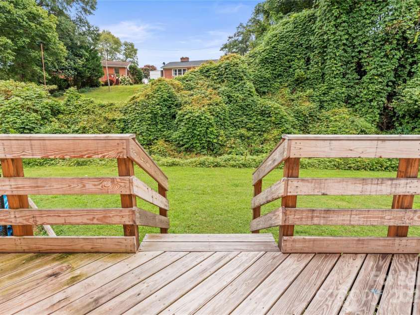 707 Battleground Road, Lincolnton, NC 28092.  MLS# CAR4289540, YatesRealty ID 30960. 