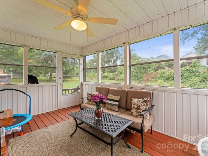 707 Battleground Road, Lincolnton, NC 28092.  MLS# CAR4289540, YatesRealty ID 30960. 