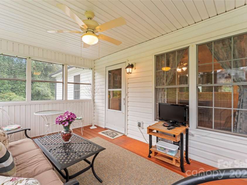 707 Battleground Road, Lincolnton, NC 28092.  MLS# CAR4289540, YatesRealty ID 30960. 