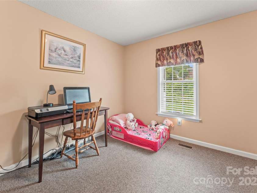 707 Battleground Road, Lincolnton, NC 28092.  MLS# CAR4289540, YatesRealty ID 30960. 