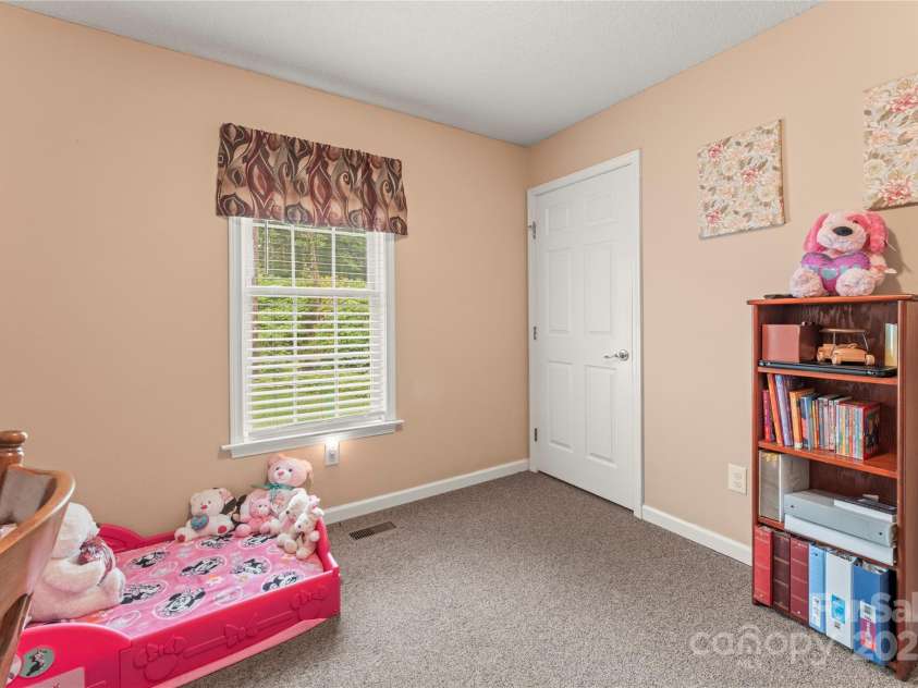 707 Battleground Road, Lincolnton, NC 28092.  MLS# CAR4289540, YatesRealty ID 30960. 