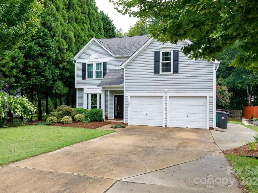 14006 Hatton Cross Drive, Charlotte, NC 28278.  MLS# CAR4285617, YatesRealty ID 30961. 