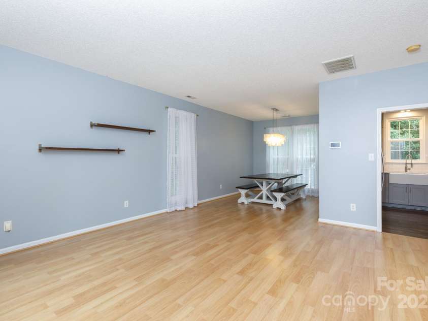 14006 Hatton Cross Drive, Charlotte, NC 28278.  MLS# CAR4285617, YatesRealty ID 30961. 
