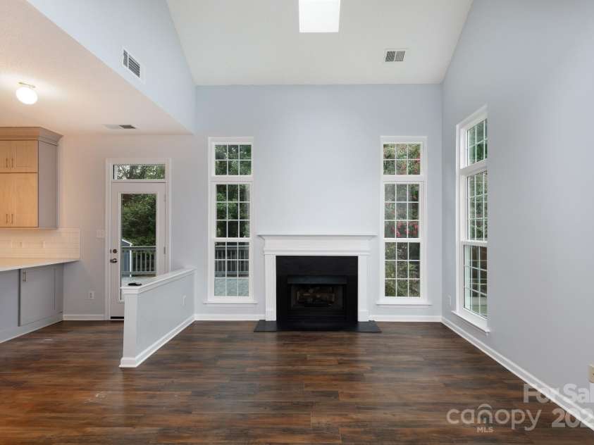 14006 Hatton Cross Drive, Charlotte, NC 28278.  MLS# CAR4285617, YatesRealty ID 30961. 