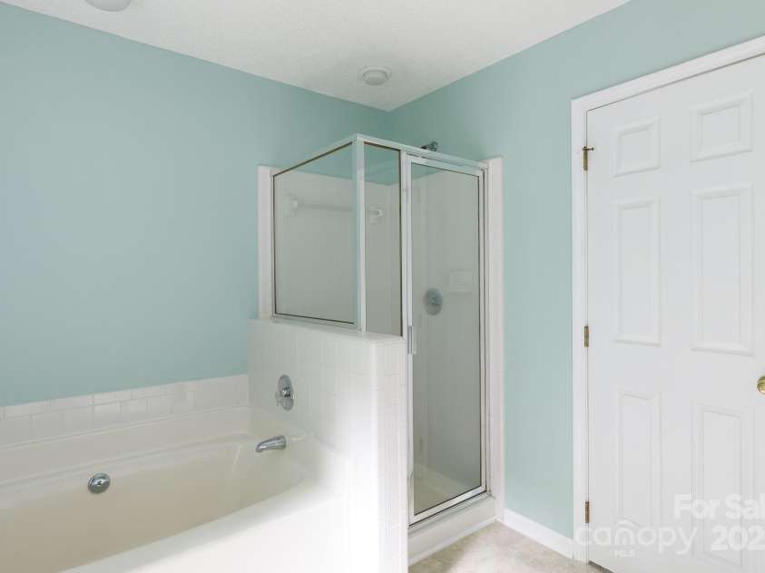 14006 Hatton Cross Drive, Charlotte, NC 28278.  MLS# CAR4285617, YatesRealty ID 30961. 