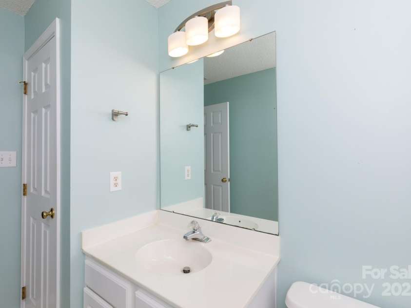 14006 Hatton Cross Drive, Charlotte, NC 28278.  MLS# CAR4285617, YatesRealty ID 30961. 