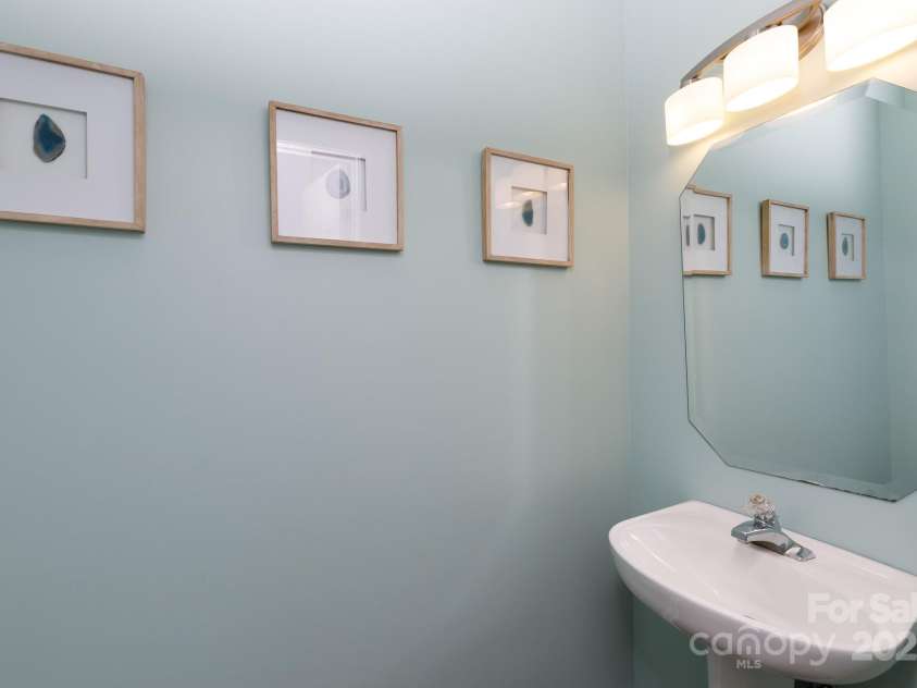 14006 Hatton Cross Drive, Charlotte, NC 28278.  MLS# CAR4285617, YatesRealty ID 30961. 