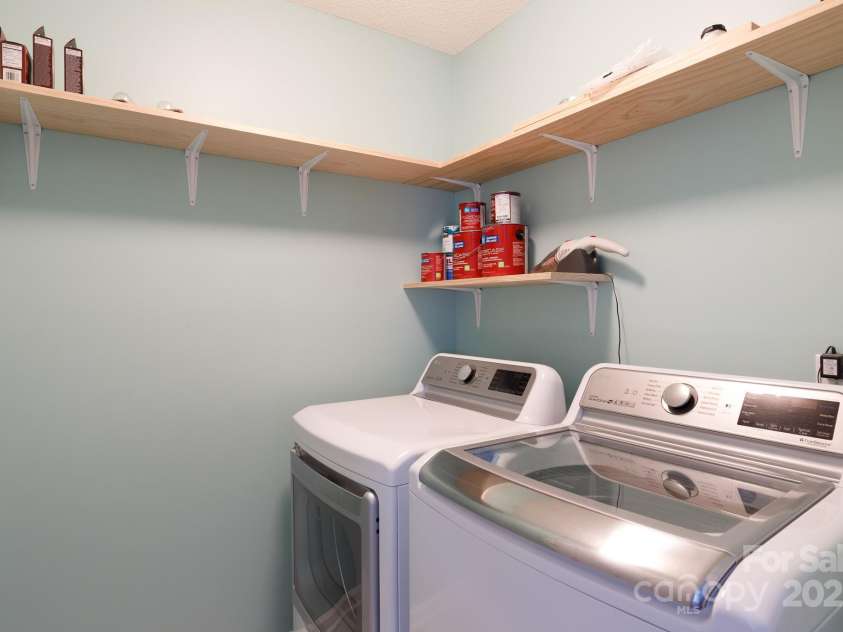 14006 Hatton Cross Drive, Charlotte, NC 28278.  MLS# CAR4285617, YatesRealty ID 30961. 