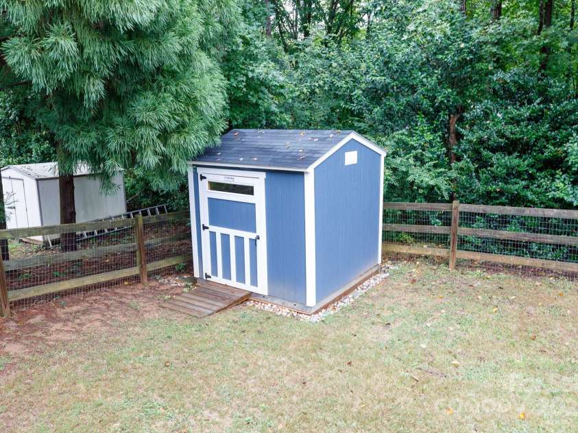 14006 Hatton Cross Drive, Charlotte, NC 28278.  MLS# CAR4285617, YatesRealty ID 30961. 