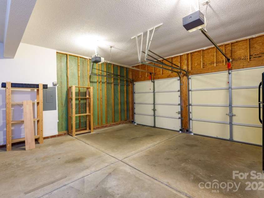 14006 Hatton Cross Drive, Charlotte, NC 28278.  MLS# CAR4285617, YatesRealty ID 30961. 