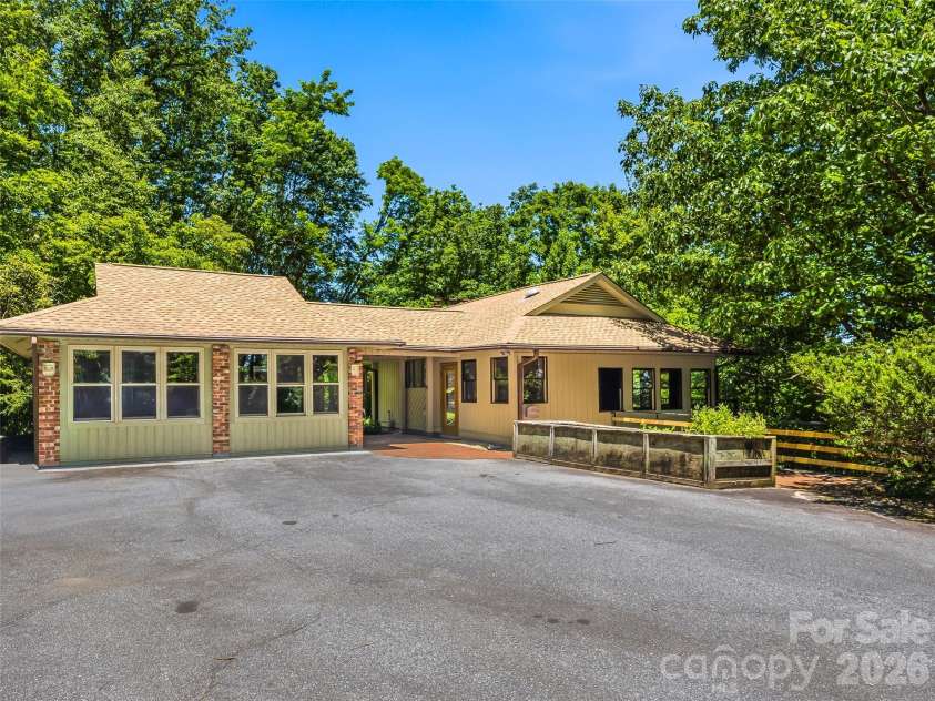 1430 Valmont Drive, Hendersonville, NC 28791.  MLS# CAR4390315, YatesRealty ID 30961. 