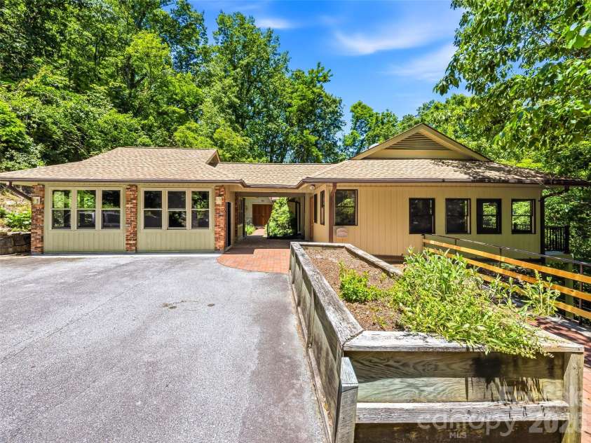 1430 Valmont Drive, Hendersonville, NC 28791.  MLS# CAR4390315, YatesRealty ID 30961. 