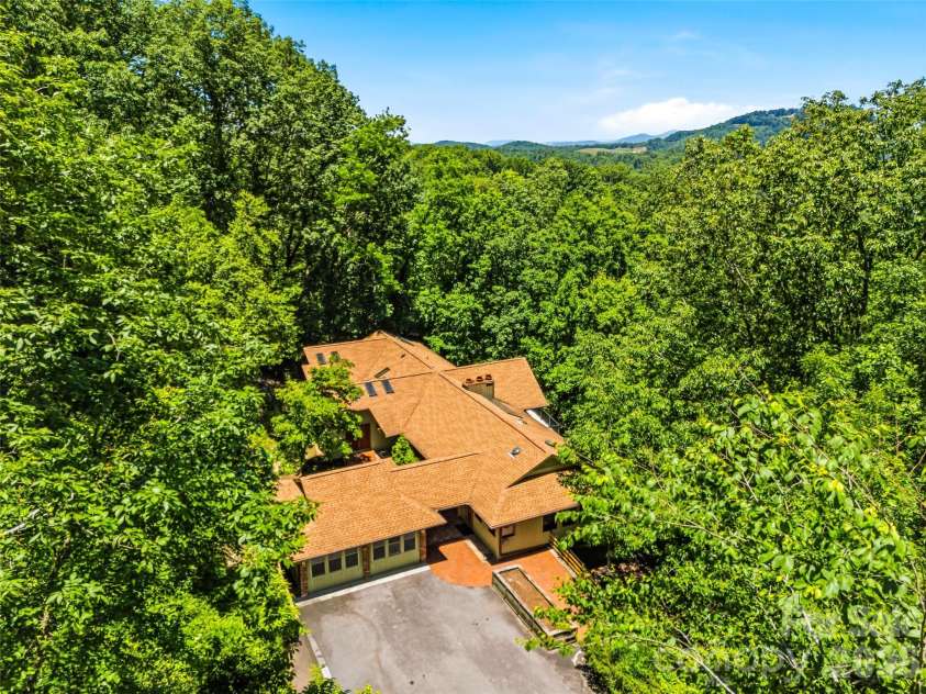 1430 Valmont Drive, Hendersonville, NC 28791.  MLS# CAR4390315, YatesRealty ID 30961. 