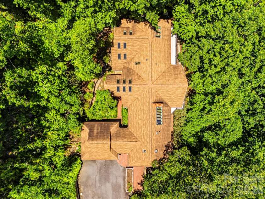 1430 Valmont Drive, Hendersonville, NC 28791.  MLS# CAR4390315, YatesRealty ID 30961. 