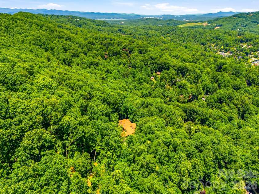 1430 Valmont Drive, Hendersonville, NC 28791.  MLS# CAR4390315, YatesRealty ID 30961. 