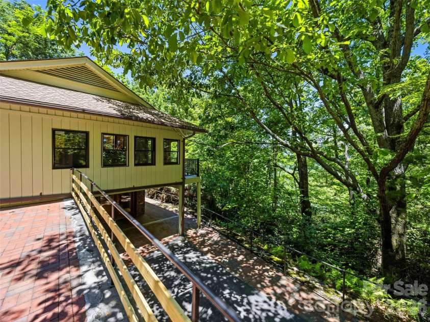1430 Valmont Drive, Hendersonville, NC 28791.  MLS# CAR4390315, YatesRealty ID 30961. 
