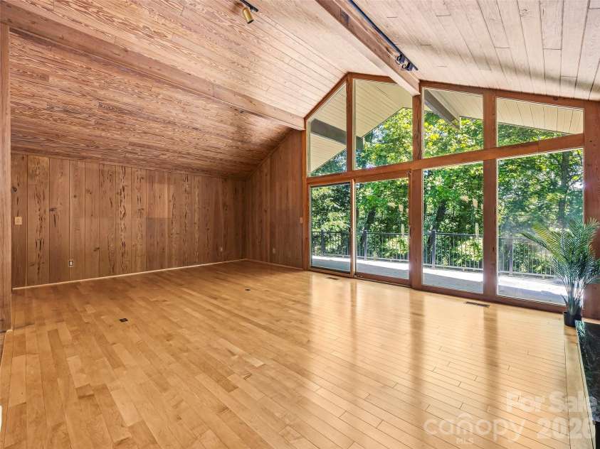1430 Valmont Drive, Hendersonville, NC 28791.  MLS# CAR4390315, YatesRealty ID 30961. 